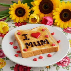 Ein Toast auf dem I love mum steht auf einem Teller.